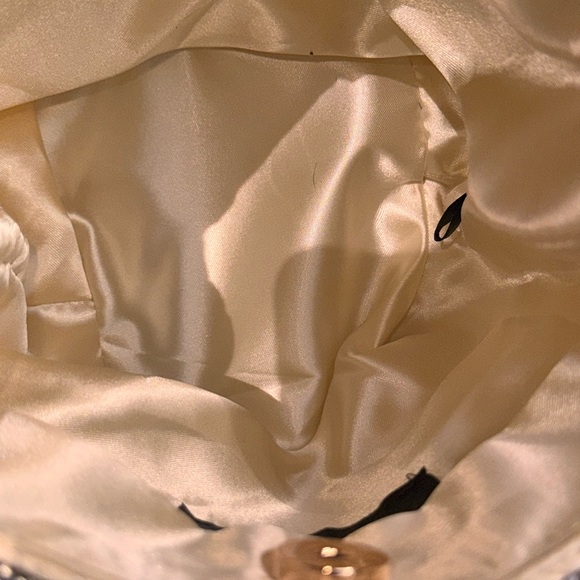 NEW without tags Elegant Gold Beaded & Gold Handbag - Picture 11 of 13